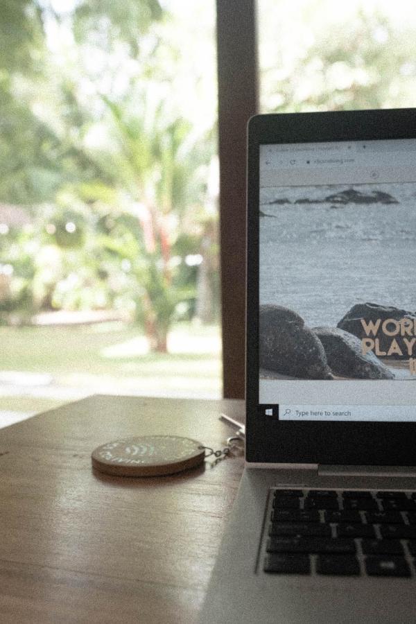 Clics Coliving & Coworking Hotel ดิคเวลลา ภายนอก รูปภาพ